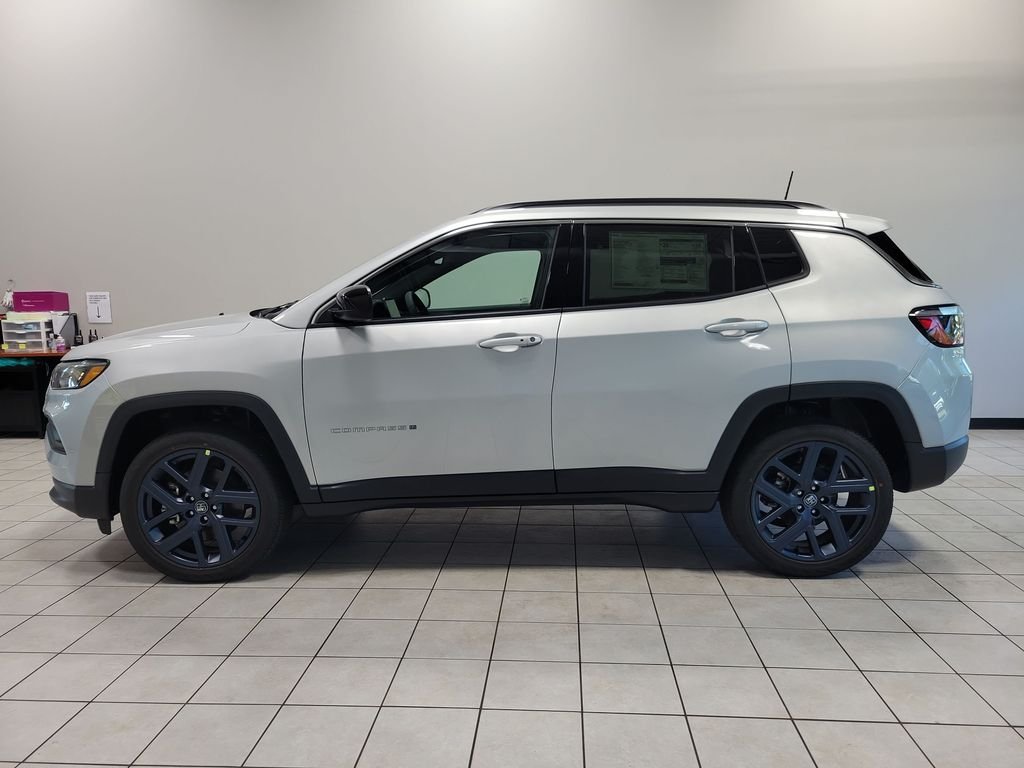 New 2026 Silver Zynith Metallic Clearcoat Jeep  image 5