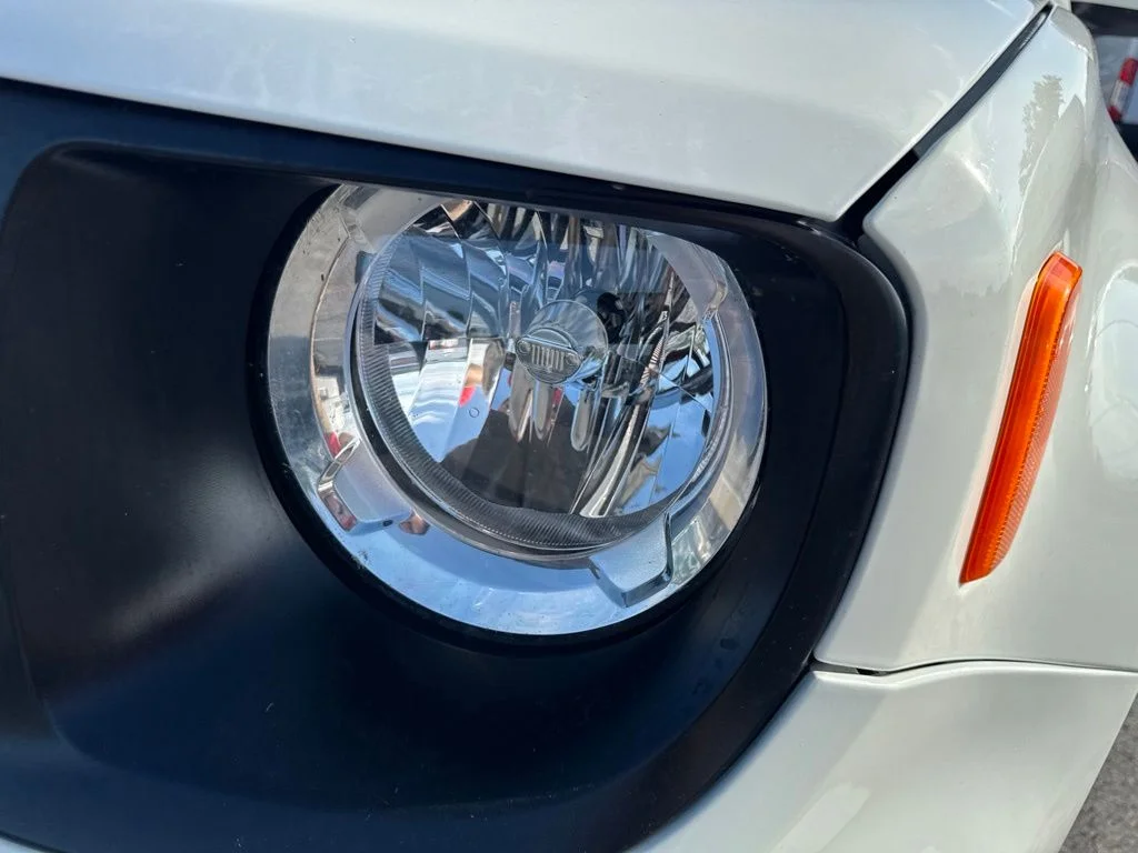 Certified Used 2020 Alpine White Clearcoat Jeep Latitude image 48