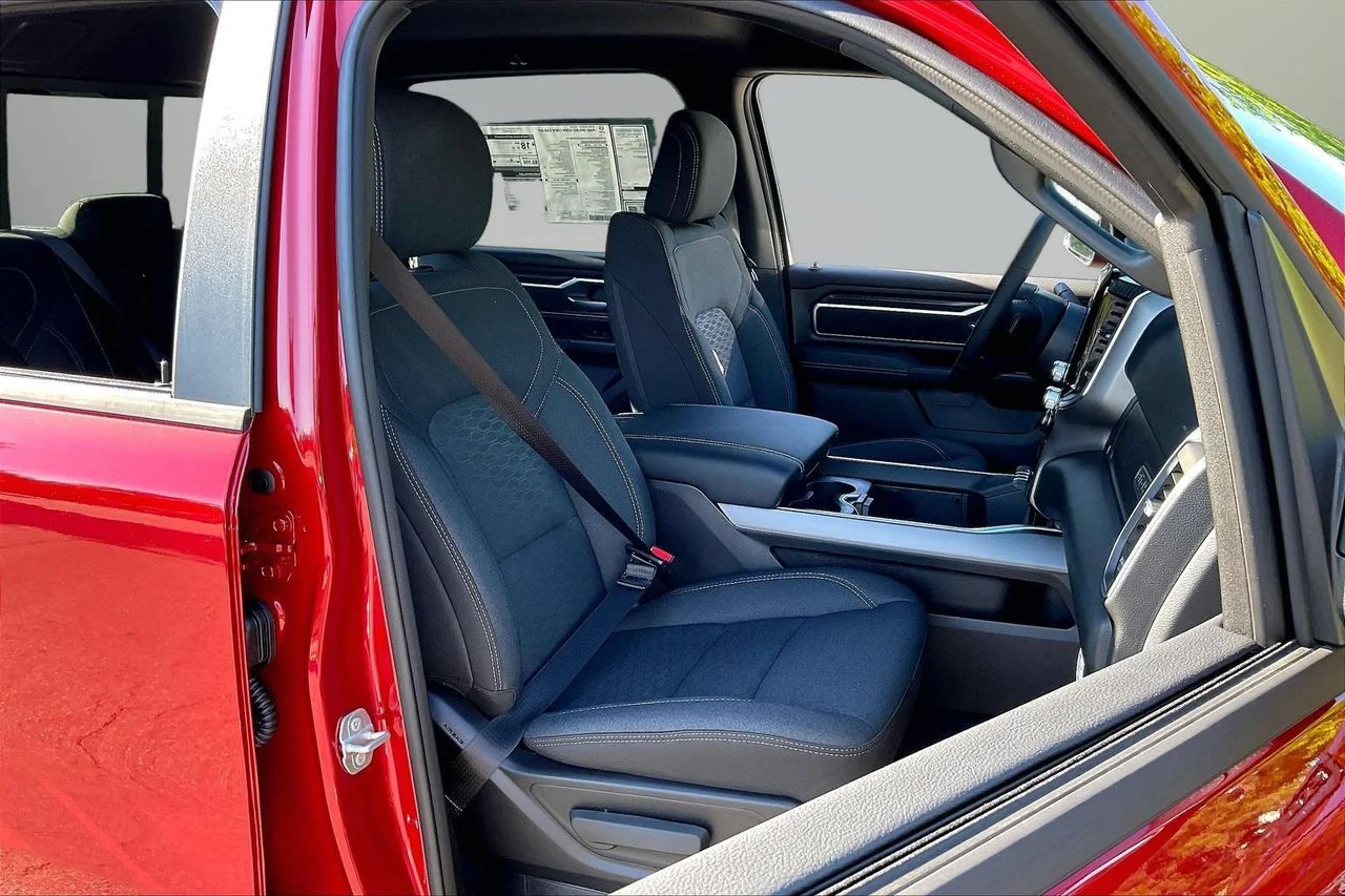 New 2026 Molten Red Pearl-Coat Exterior Paint RAM Big Horn/Lone Star image 19