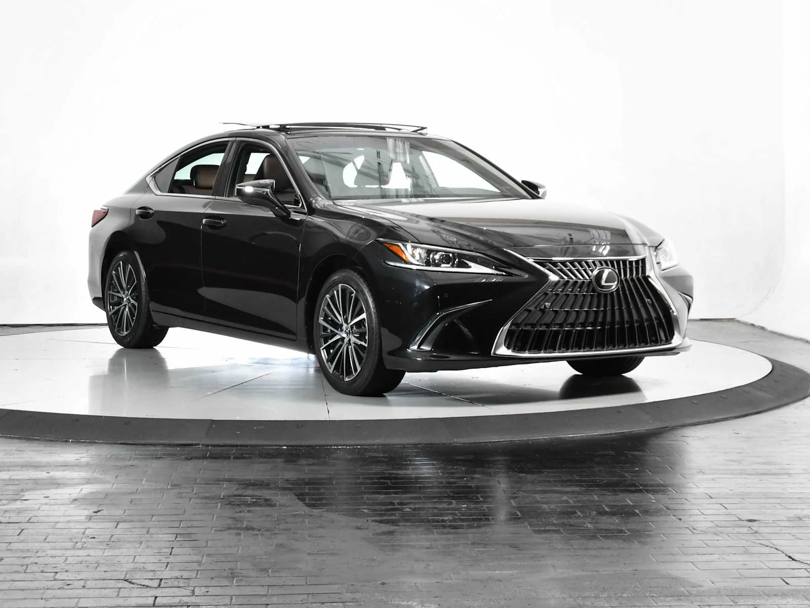 Certified Used 2025 CAVIAR Lexus  image 9