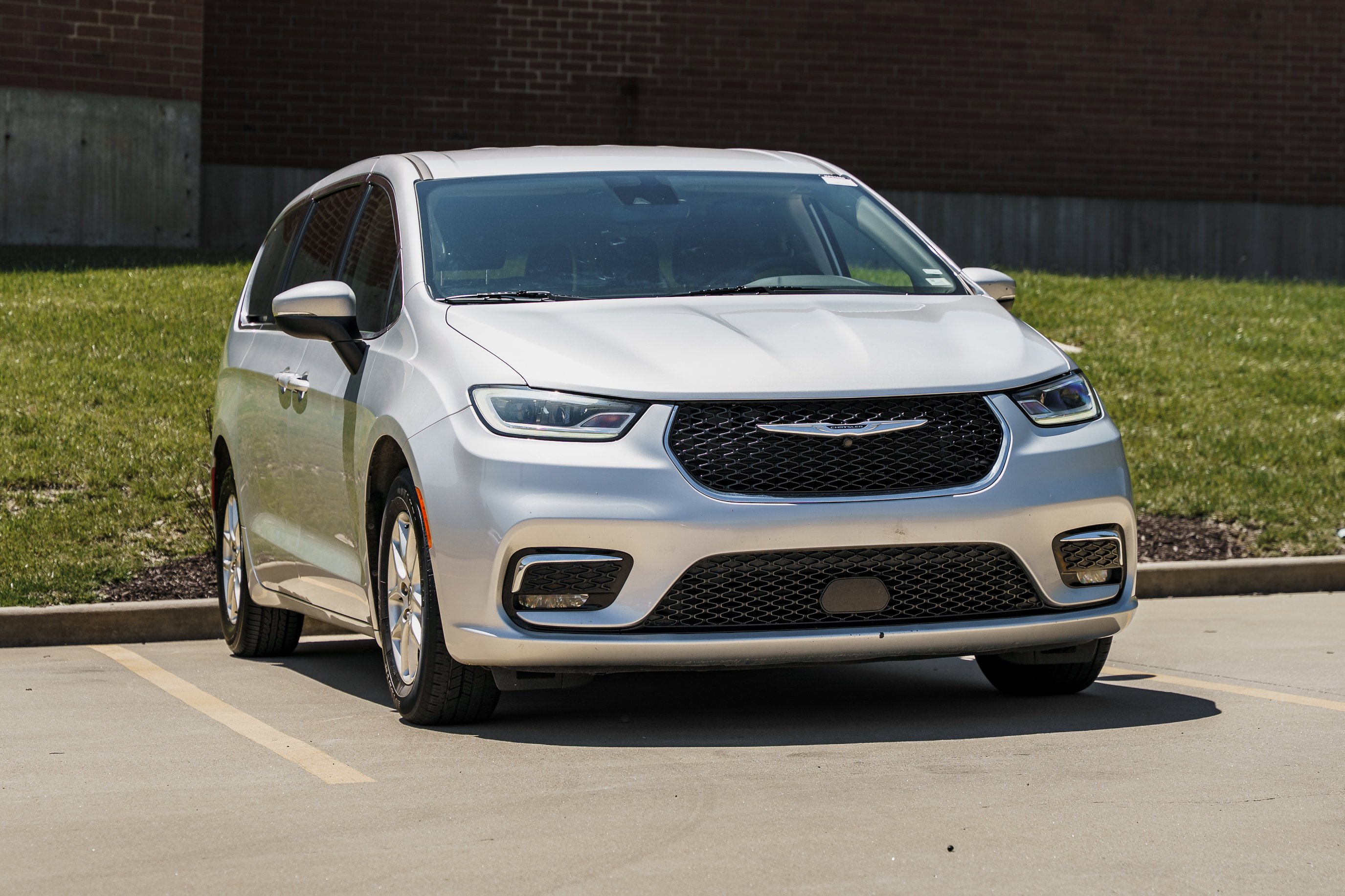 2023 Chrysler Pacifica Touring L's photo