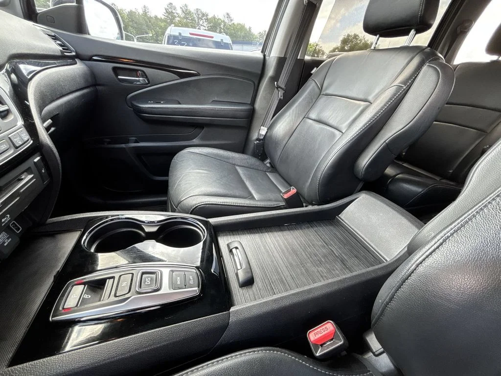 Used 2020  Honda Touring image 24