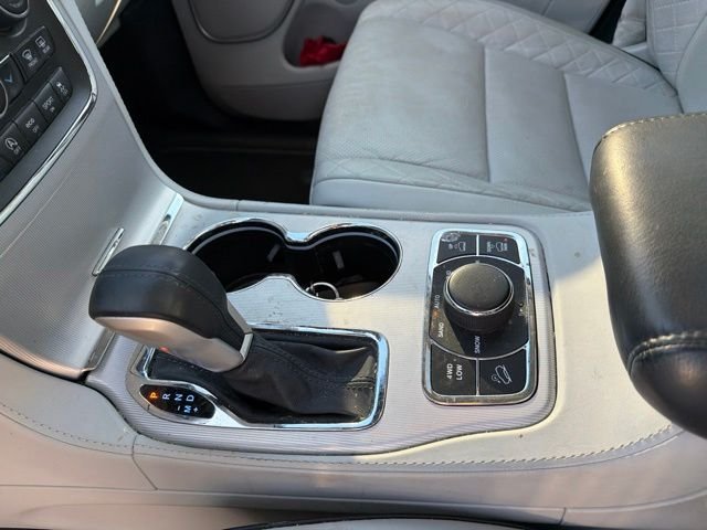 Used 2018 White Jeep Summit image 9