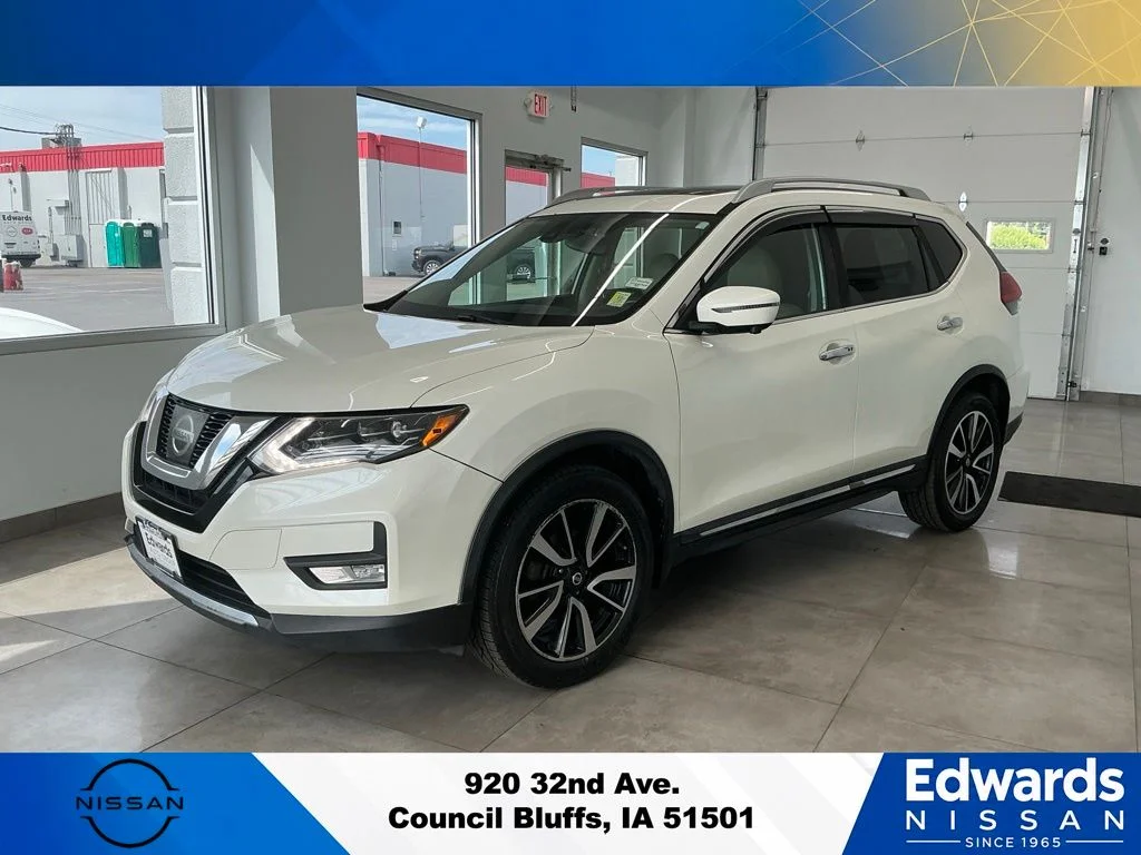 Used 2017 White Nissan SV image 4