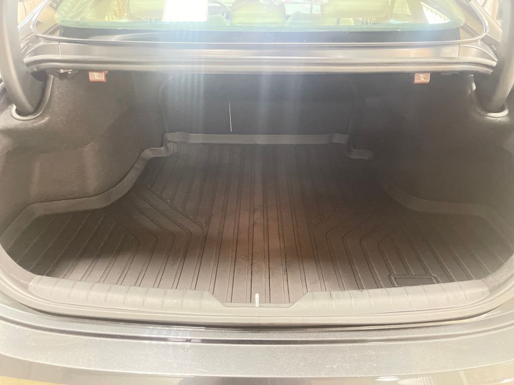 Used 2024 Gray Hyundai SEL image 28