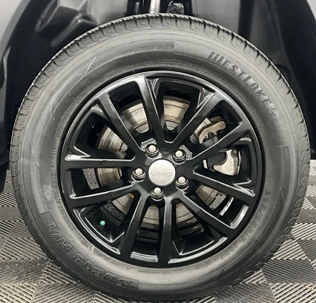 Used 2020 Gray Jeep Latitude Plus image 30