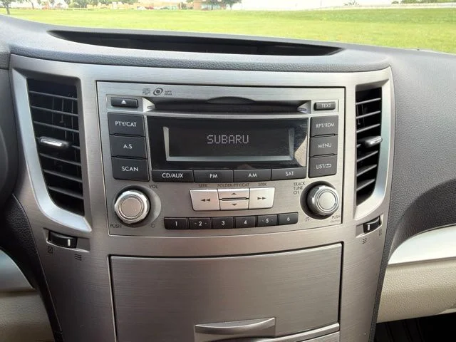 Used 2013 White Subaru 2.5i Premium image 13