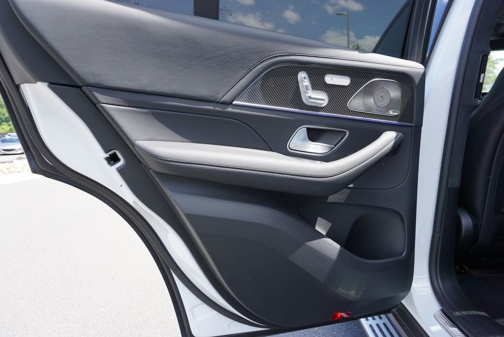 New 2026 MANUFAKTUR Moonlight White Metallic Mercedes-Benz GLE 63 S AMG® image 40