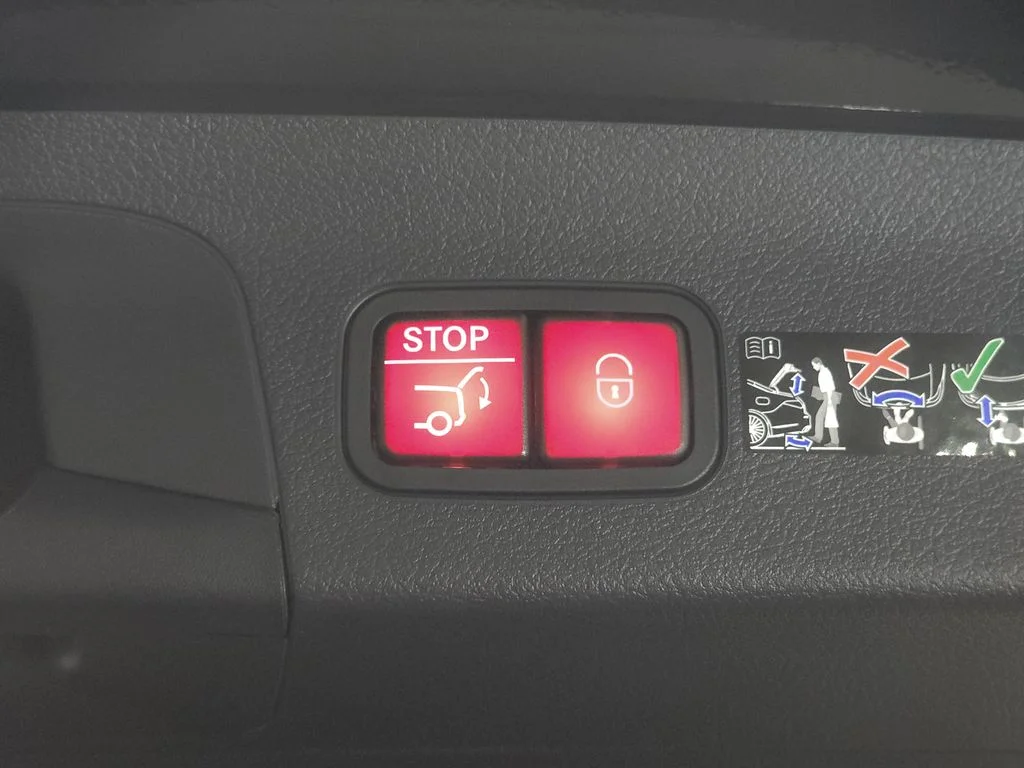 Used 2026 Black Mercedes-Benz GLS 450 image 33