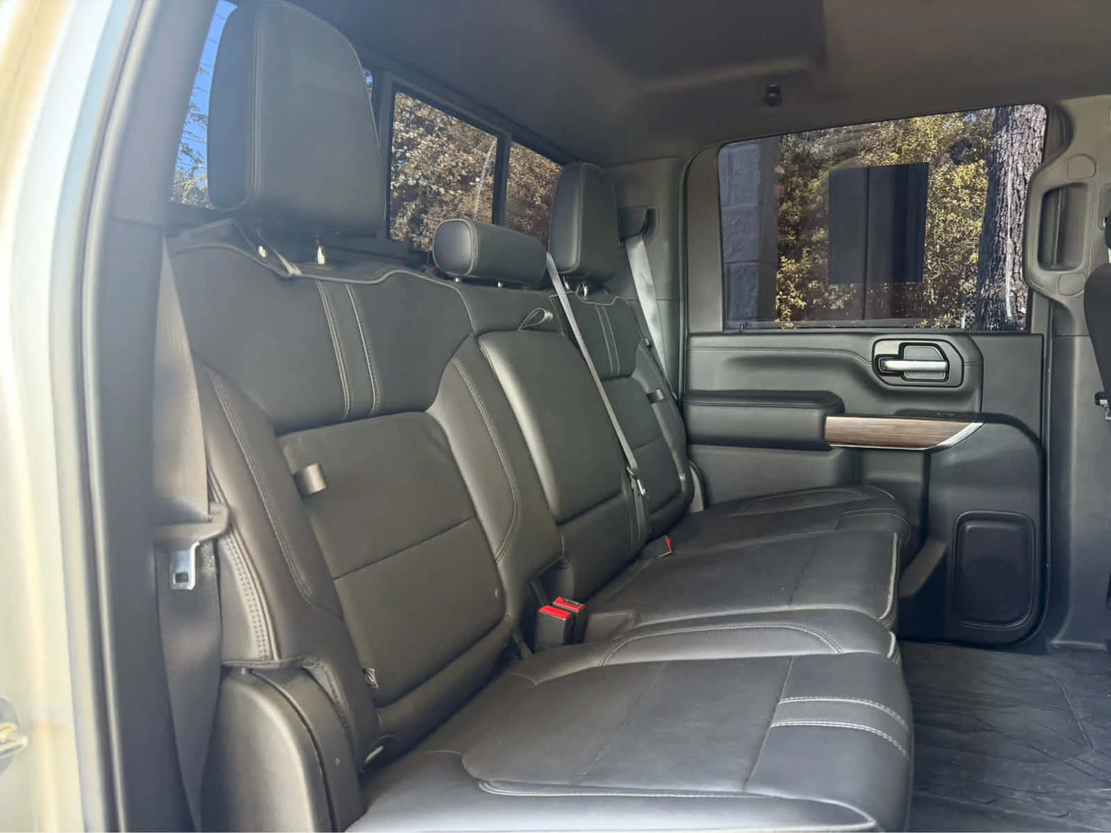 Used 2021 Silver Ice Metallic Chevrolet High Country image 15