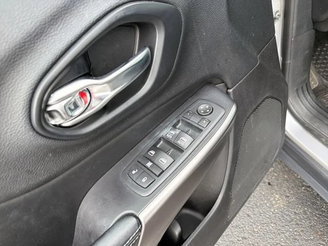 Used 2020 Silver Jeep Latitude Plus 4x4 image 18