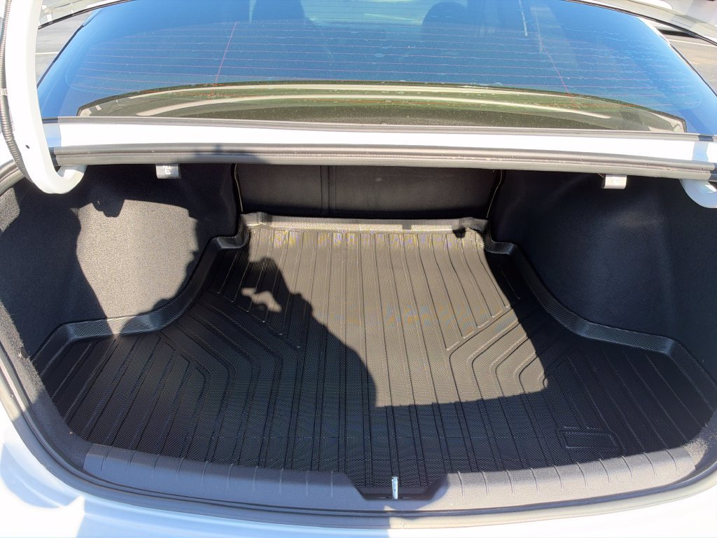 Used 2023 White Kia GT-Line image 9