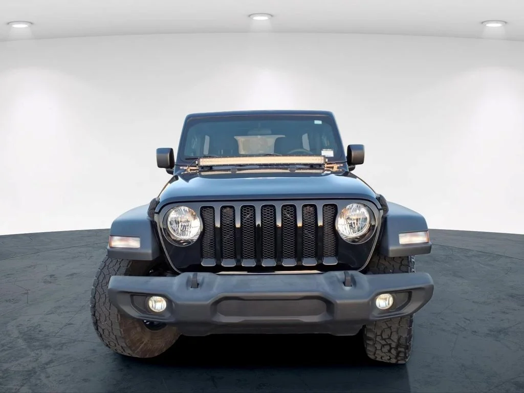 Used 2019 Black Jeep Unlimited Sport image 4