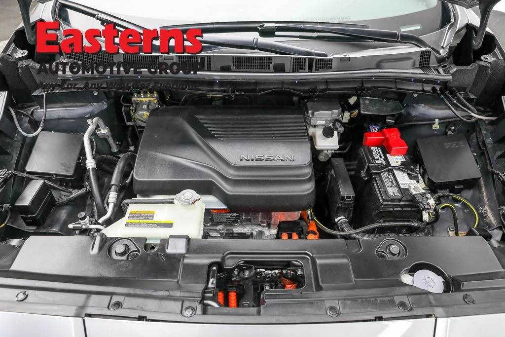 Used 2023 Gray Nissan S image 7