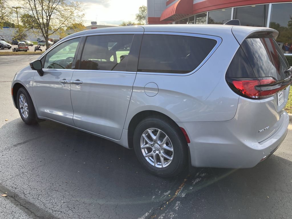 2026 Chrysler Pacifica Select - Photo 7