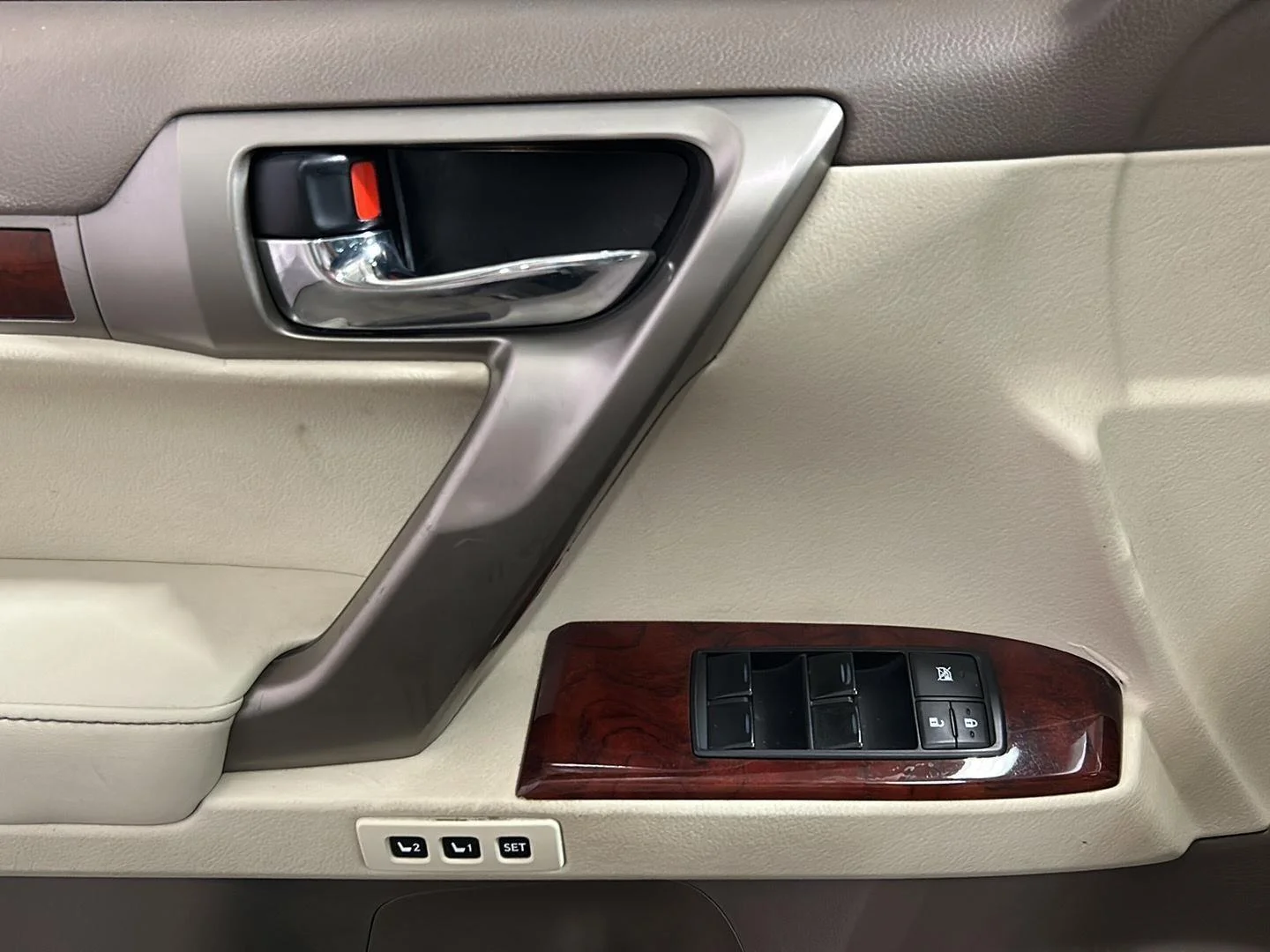 Used 2010 Claret Mica Lexus Base image 6