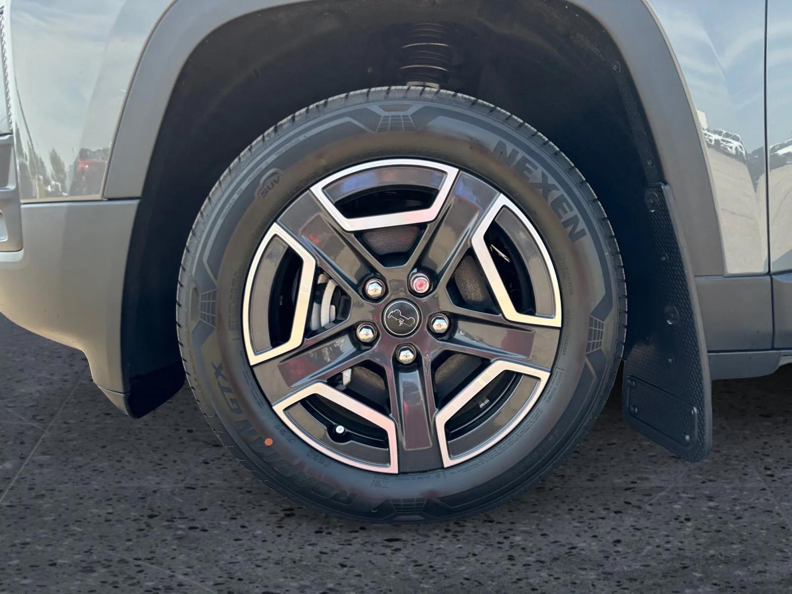 New 2026 STING-GREY Jeep Laredo image 9
