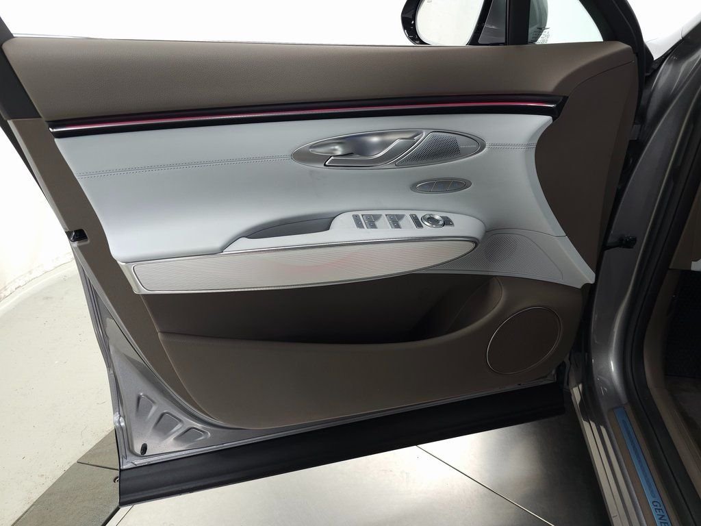 Used 2026 Silver Genesis 2.5T Advanced image 8