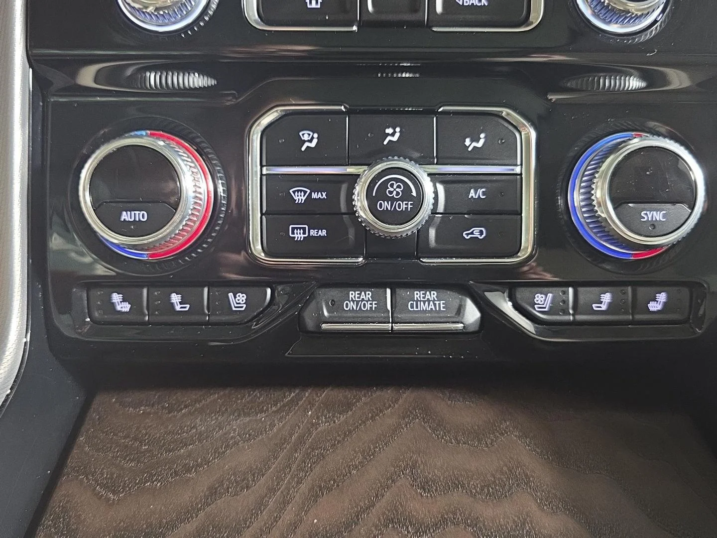 Used 2024 White Frost Tricoat GMC Denali image 24