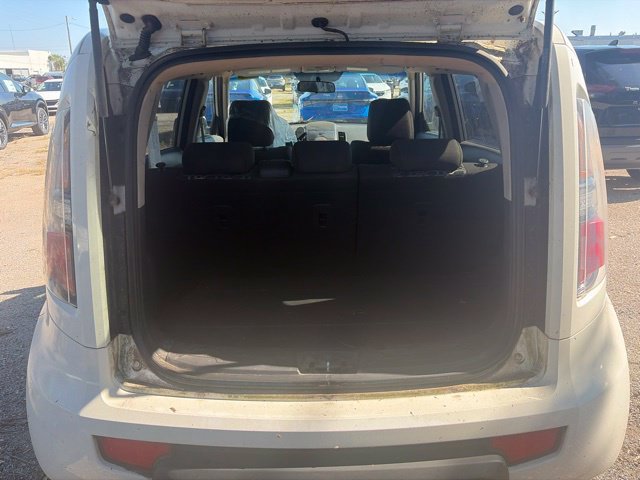 Used 2010 White Kia Plus image 19
