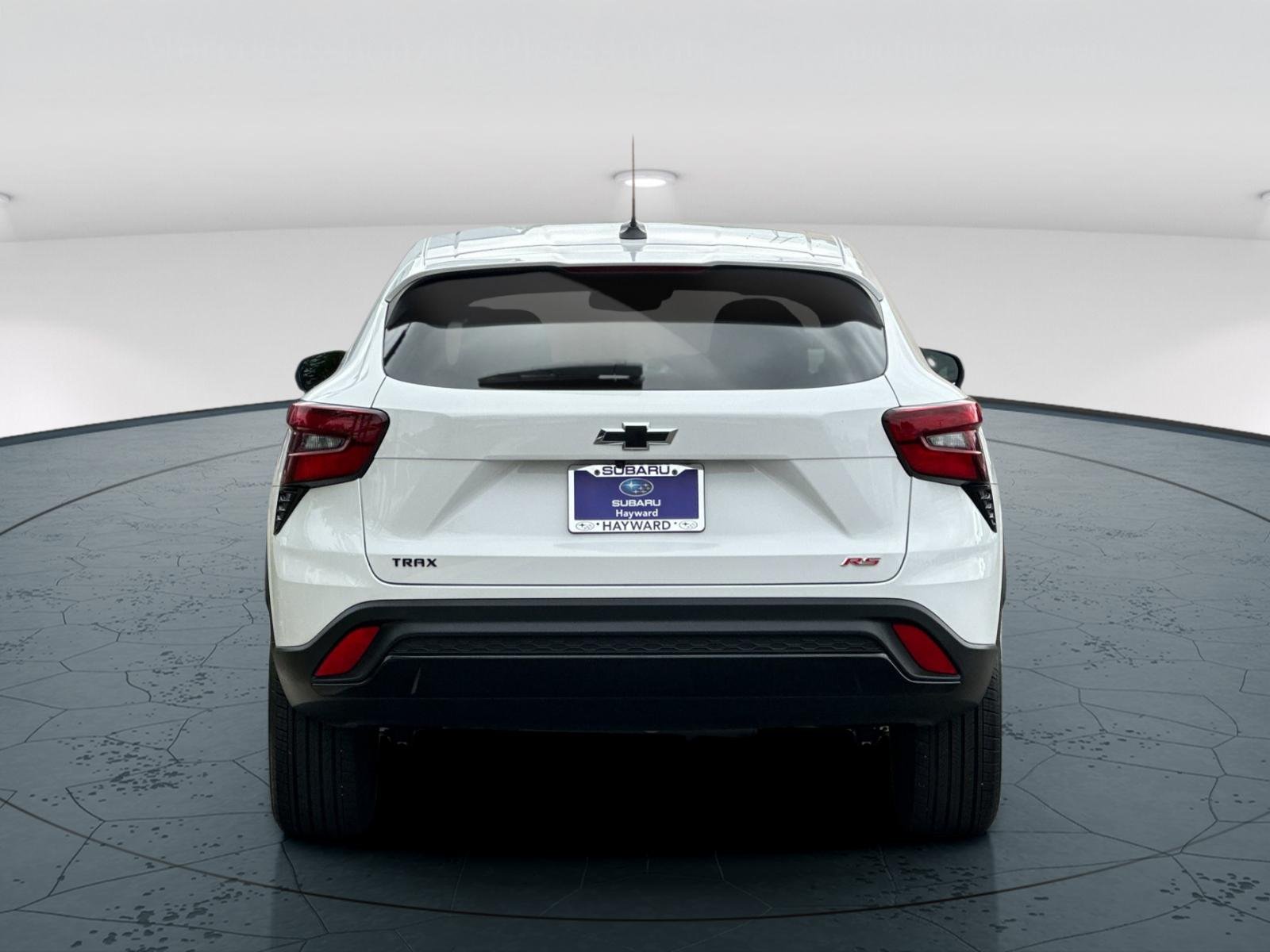 Used 2025 Summit White Chevrolet 1RS 4D Sport Utility image 5