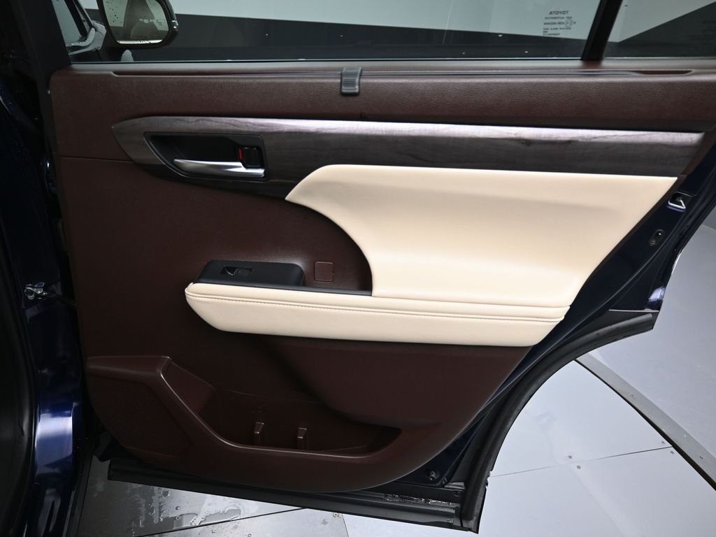 Used 2022  Toyota Limited image 36