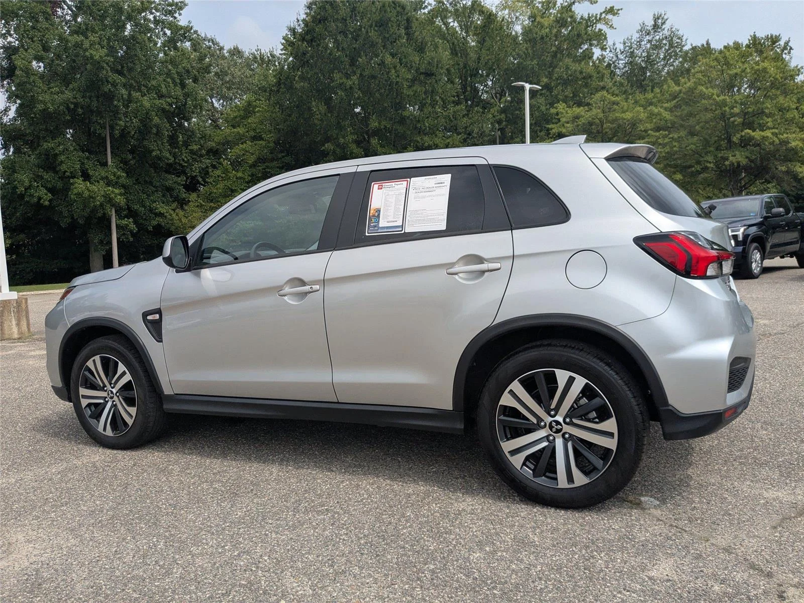 Used 2025  Mitsubishi S image 6