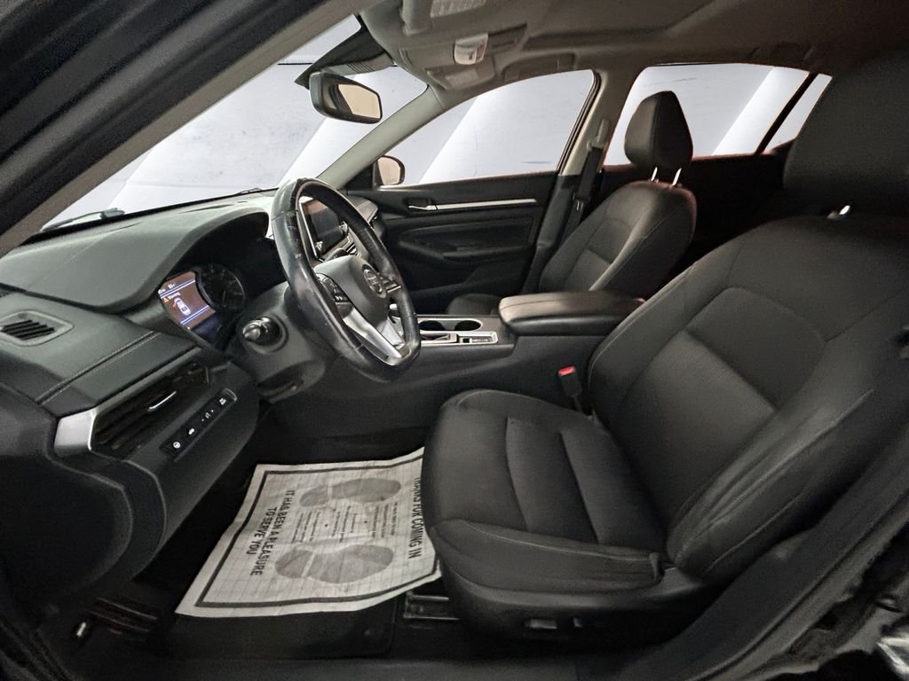 Used 2019 Black Nissan 2.5 SV image 7