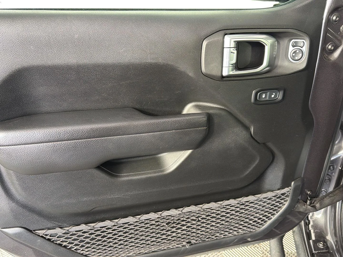 Used 2023 Granite Crystal Metallic Clearcoat Jeep Sport S image 27