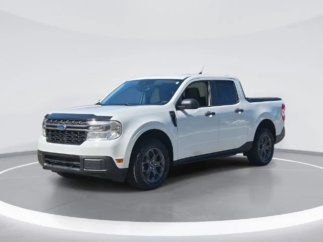 Used 2024 White Ford XLT image 1