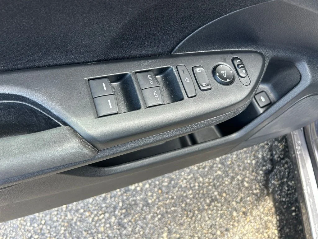 Used 2021  Honda EX image 32