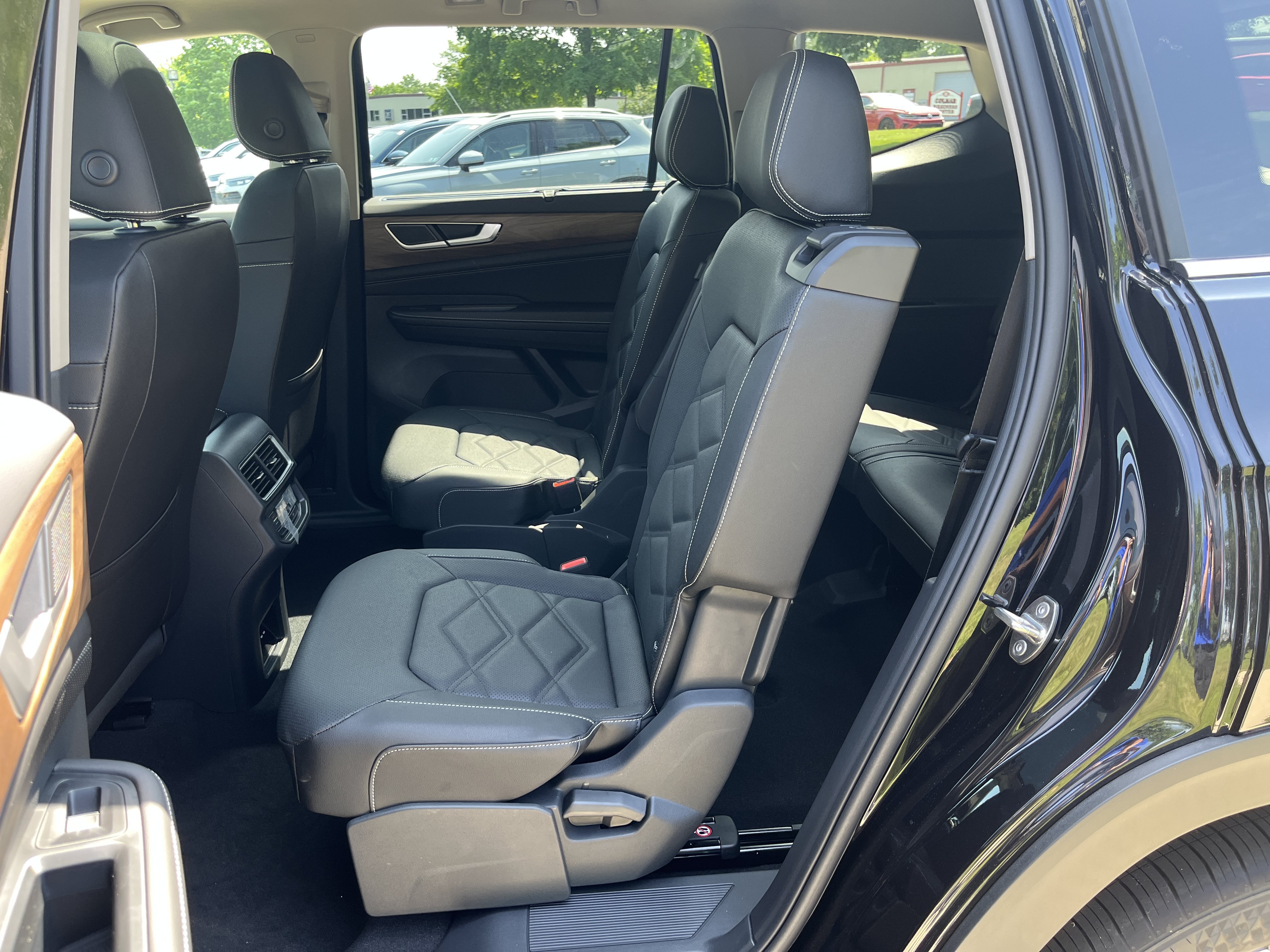 New 2026 Black Volkswagen 2.0T SE w/Technology image 21