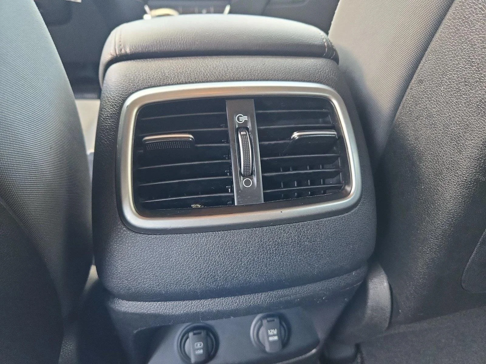 Used 2017 Snow White Pearl Kia LX image 16