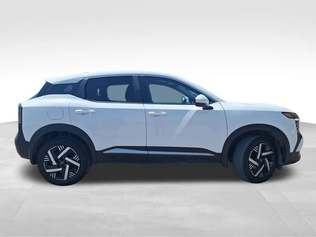 Used 2025 White Nissan SV image 9