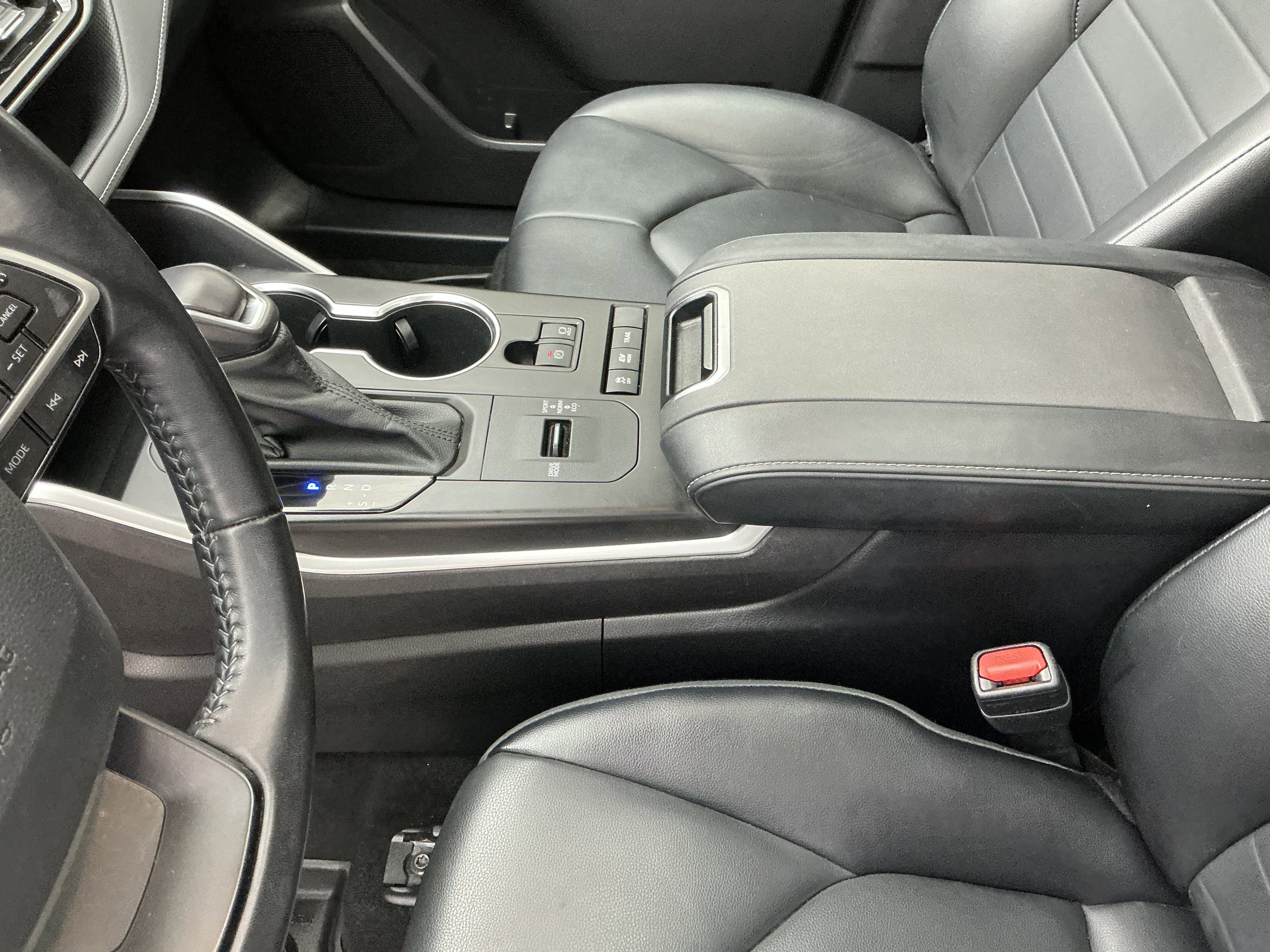 2022 Toyota Highlander XLE - Photo 14