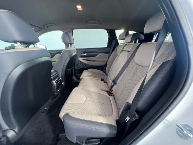 Used 2023 White Hyundai SE image 13