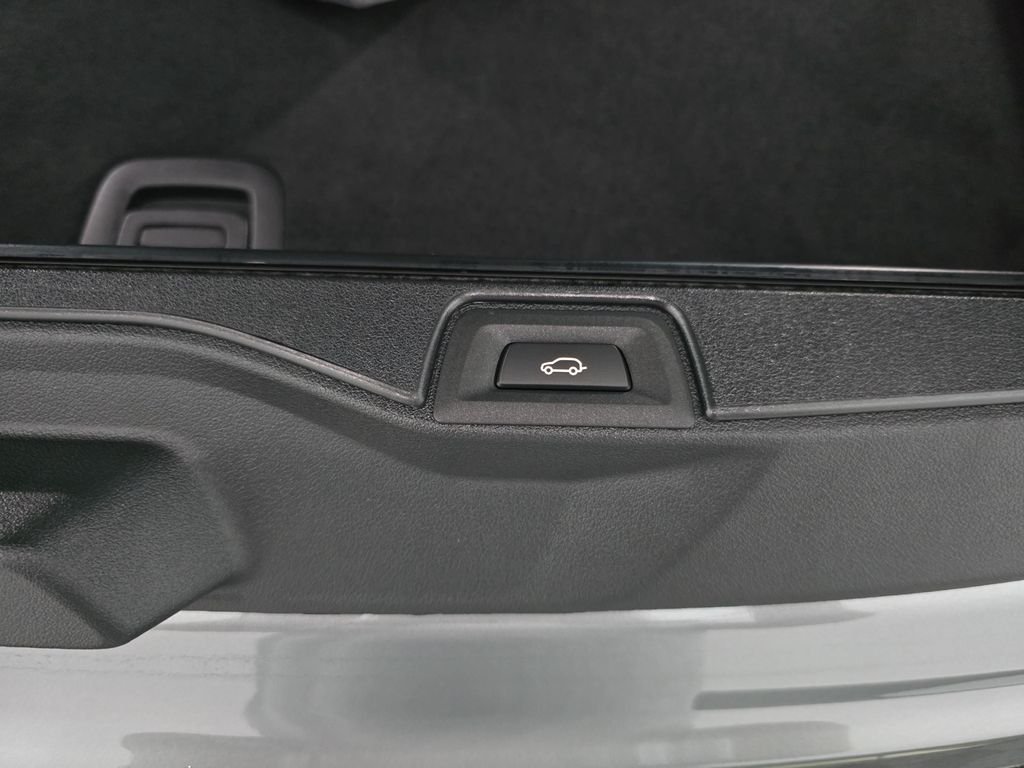 New 2026 Skyscraper Grey Metallic BMW xDrive40i image 13