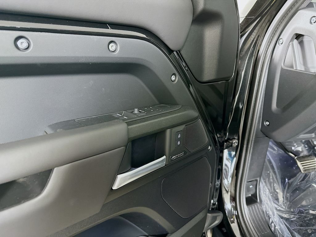 2026 Land Rover Defender V8 - Photo 23