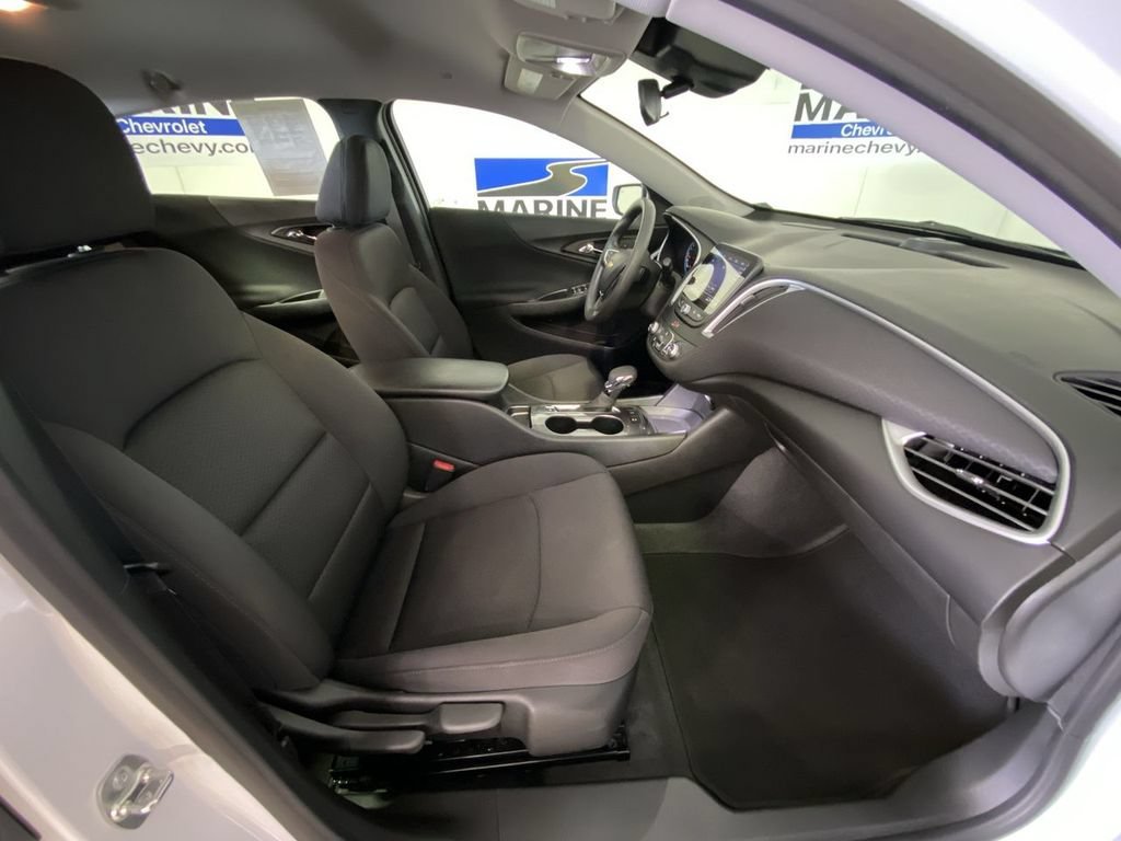 Used 2024 Summit White Chevrolet FL image 32