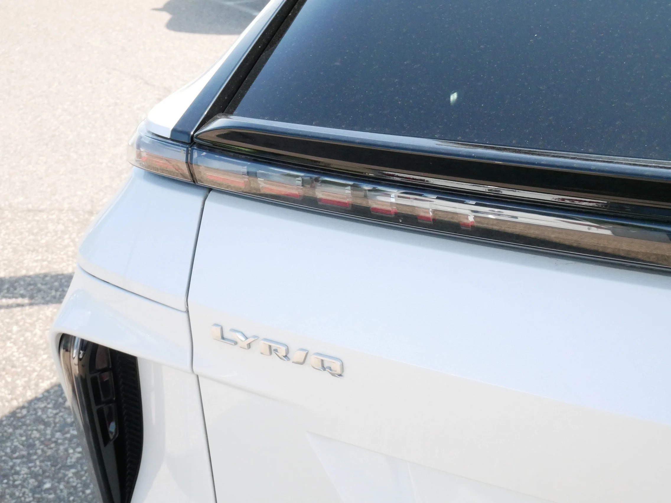 Used 2024 Crystal White Tricoat Cadillac Sport image 17