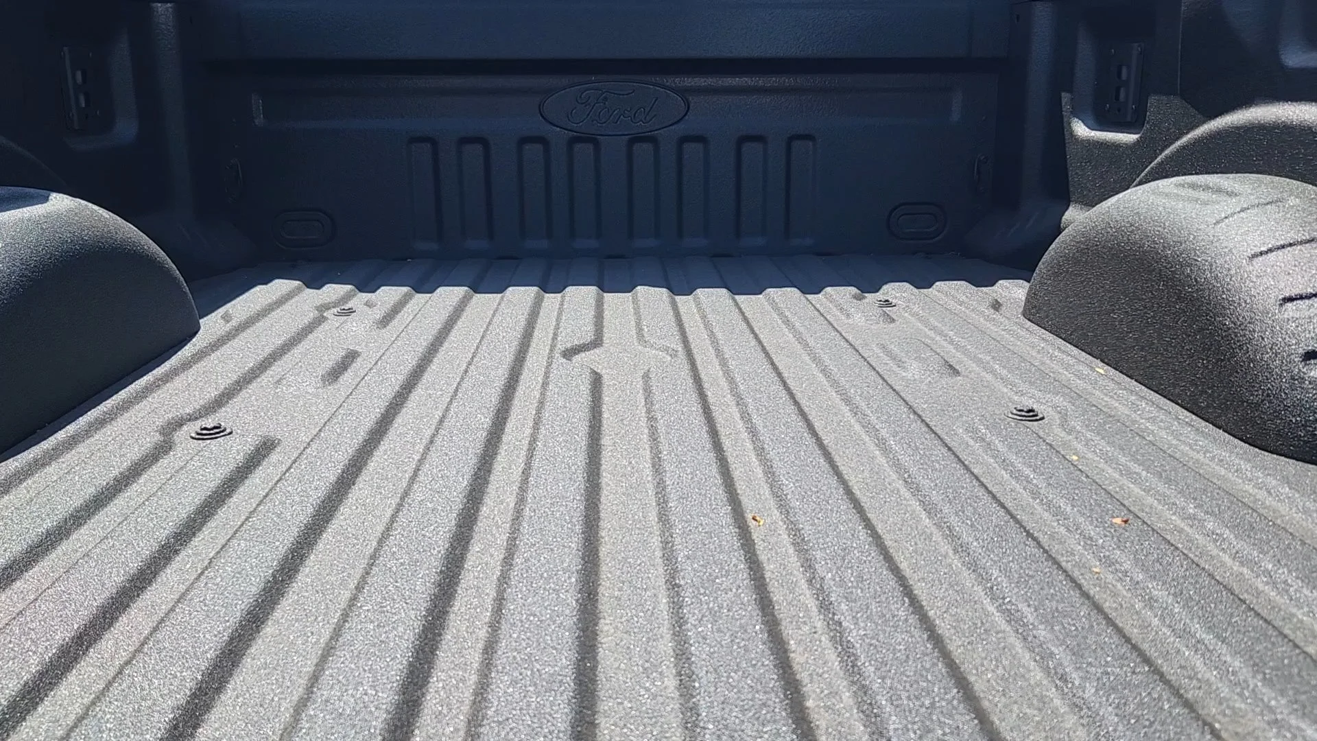 New 2026 Carbonized Gray Metallic Ford LARIAT image 40