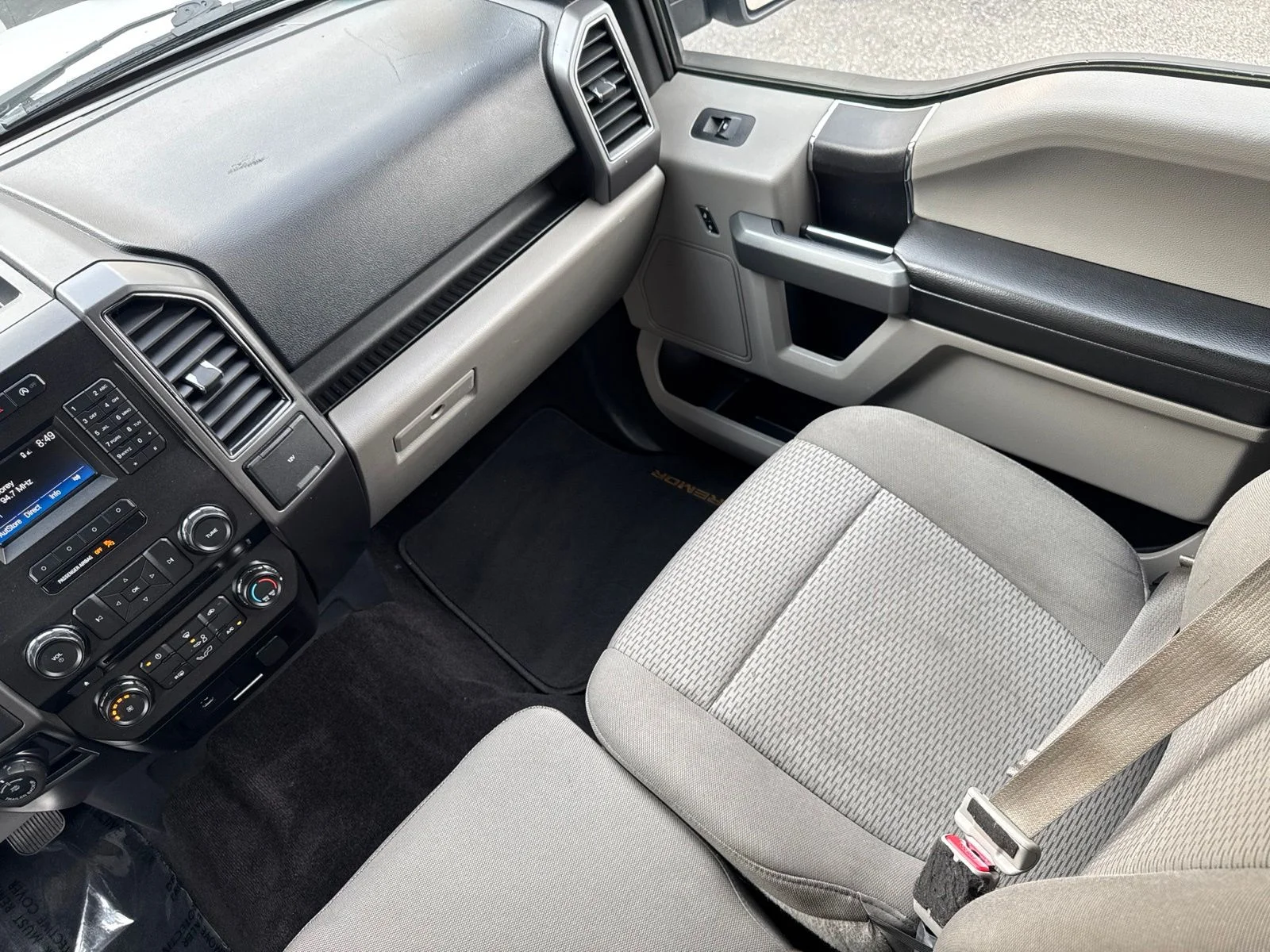 Used 2017 Oxford White Ford XLT image 26