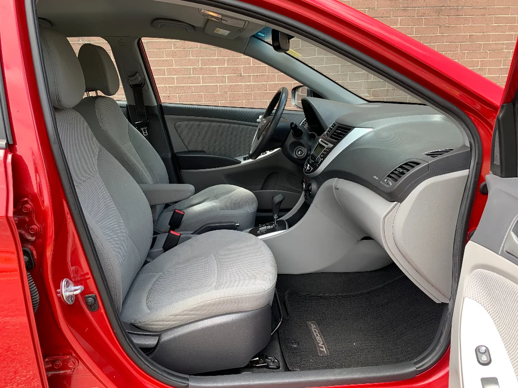 Used 2013 Boston Red Metallic Hyundai GS image 17