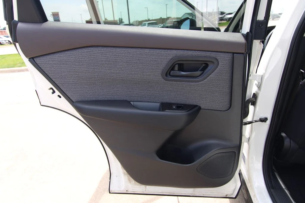 Used 2023 White Nissan S image 35