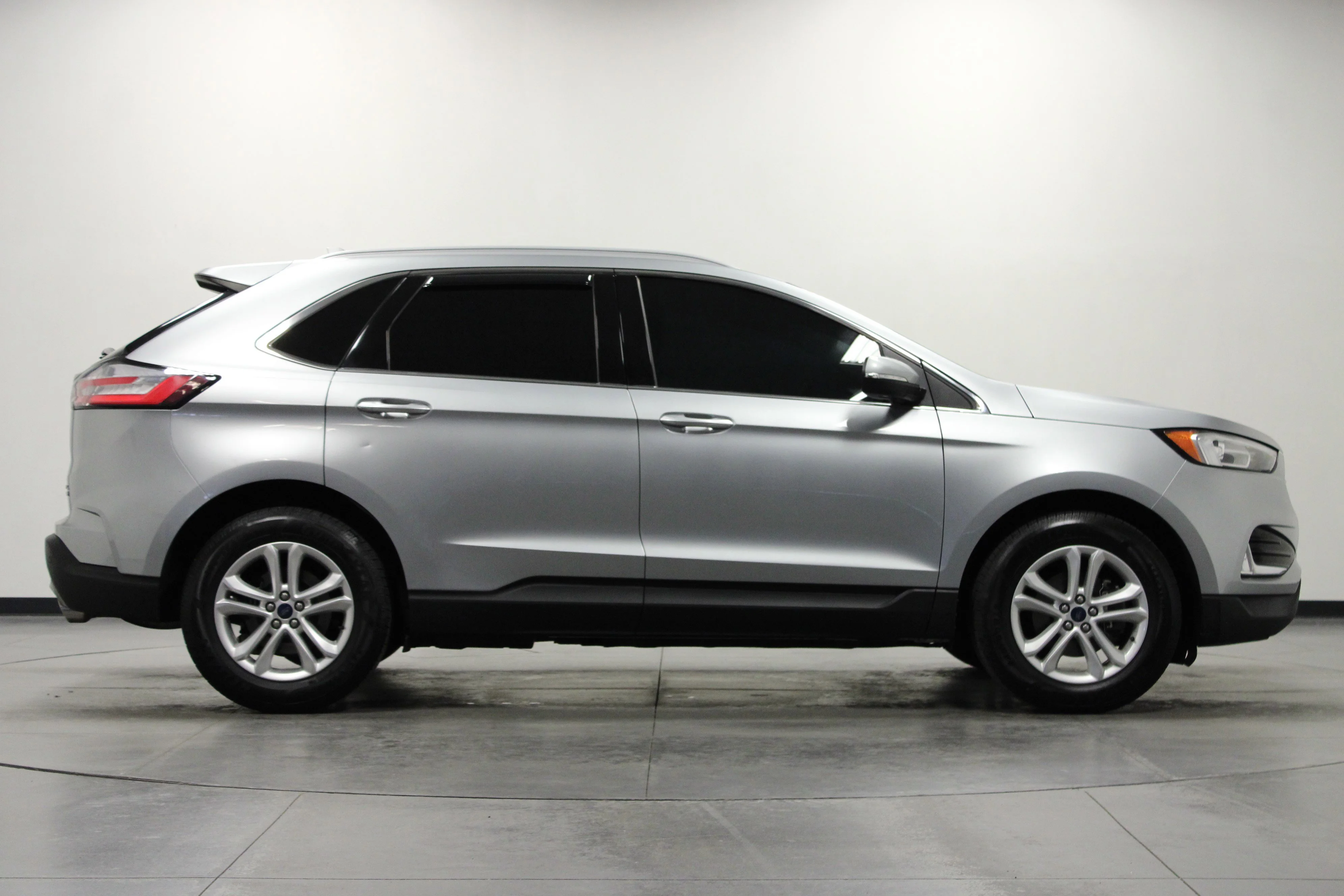 Used 2020 Iconic Silver Metallic Ford SEL image 3