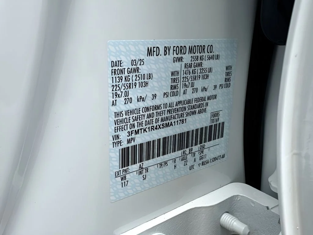 Used 2025 White Ford Select image 32
