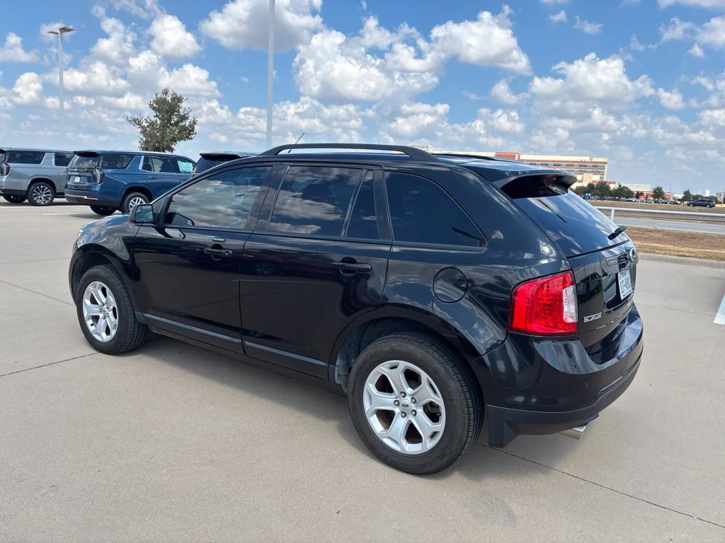 Used 2014  Ford SEL image 3