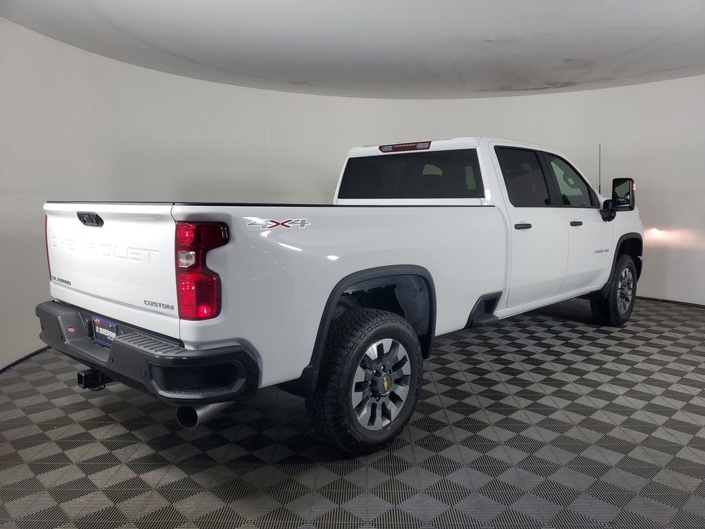 New 2026 Summit White Chevrolet Custom image 4