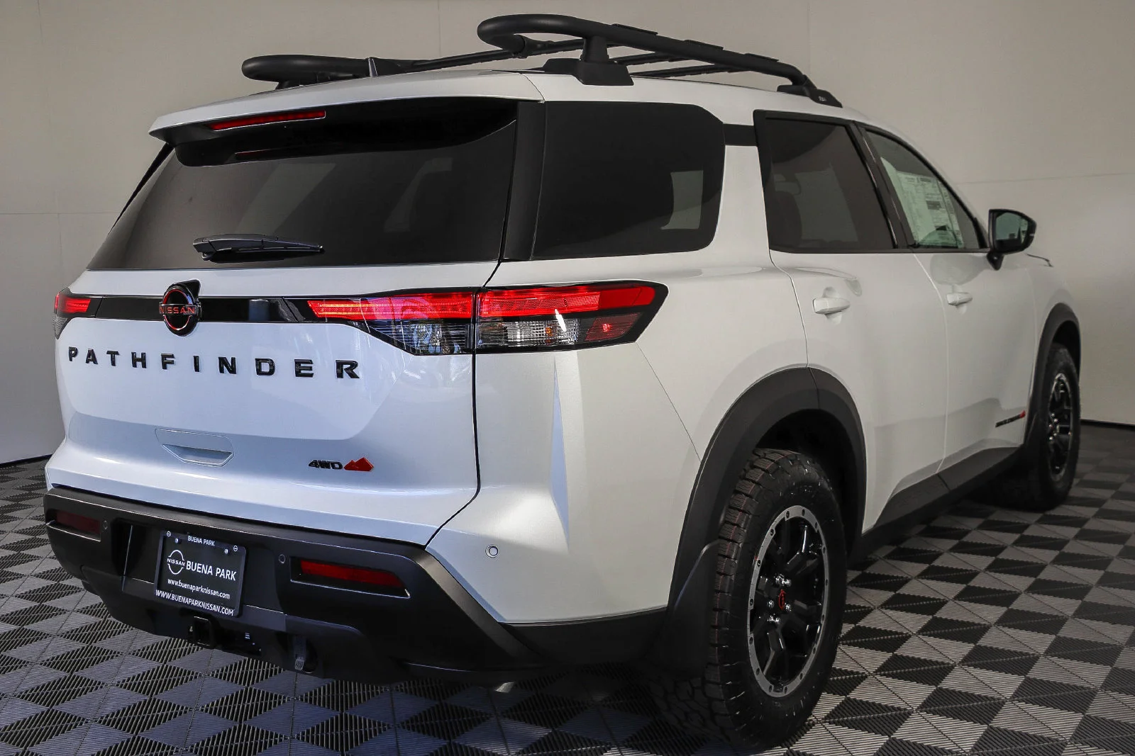 New 2026 Everest White Pearl TriCoat Nissan Rock Creek® image 8