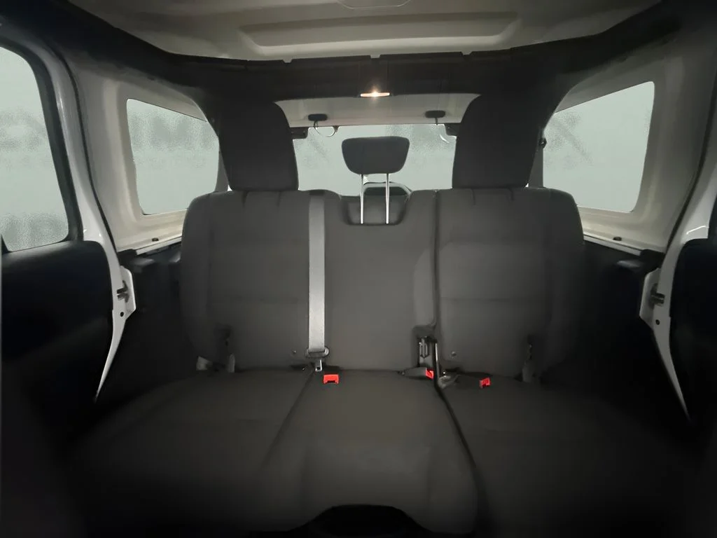 Used 2018 White Jeep Unlimited Sahara image 6